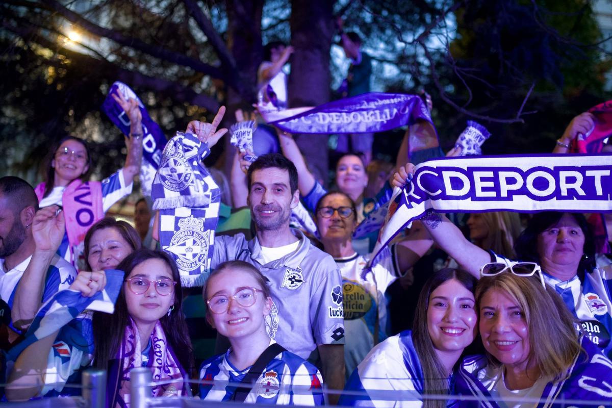 Fiesta del ascenso: la llegada de los jugadores a Cuatro Caminos