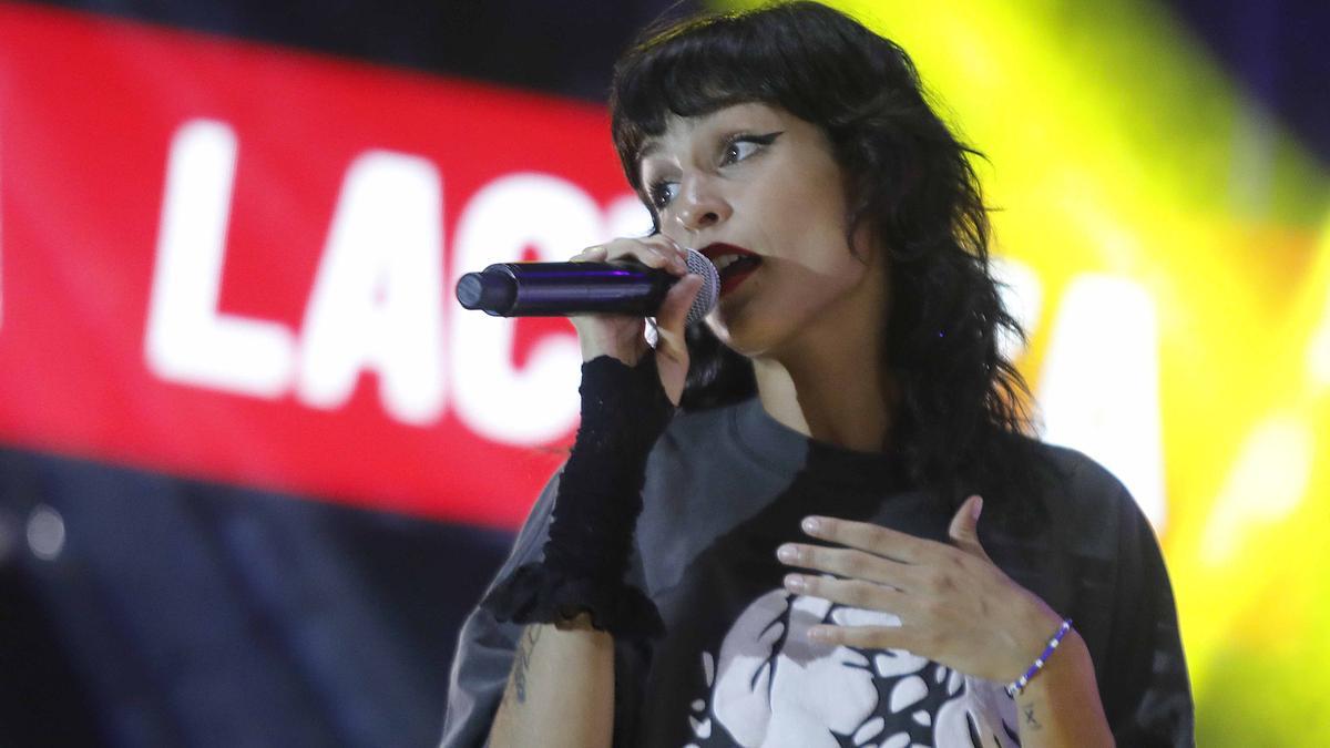 Natalia Lacunza durante su actuación en Los 40 Summer Live de Vigo en la playa de Samil