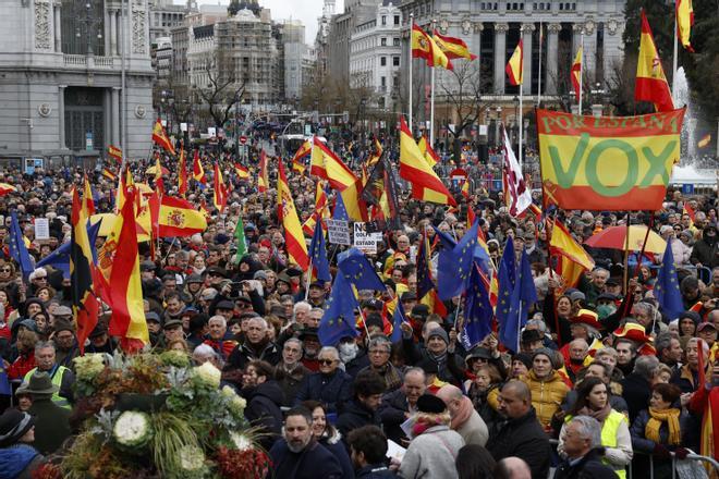 Miles de personas protestan en Madrid contra la amnistía y gritan contra Sánchez