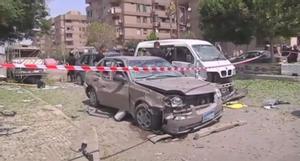 Imatges de les destrosses que ha causat la bomba al centre del Caire.