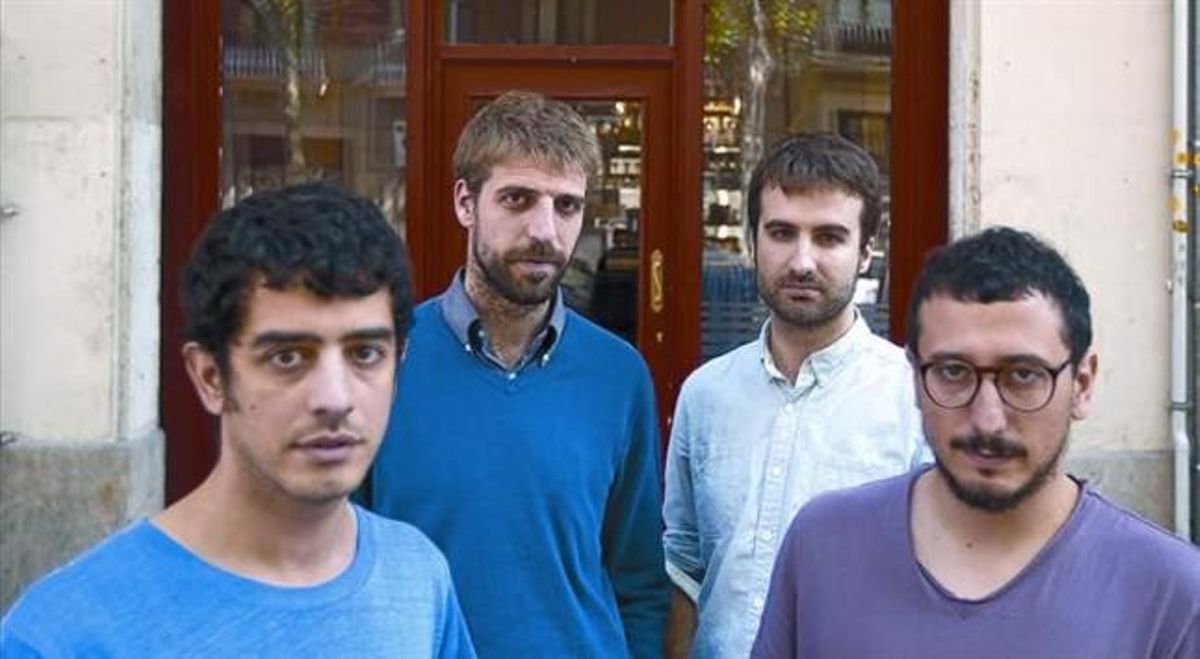 Els integrants de Manel: des de l’esquerra, Roger Padilla, Guillem Gisbert, Martí Maymó i Arnau Vallvé, ahir a l’Eixample.