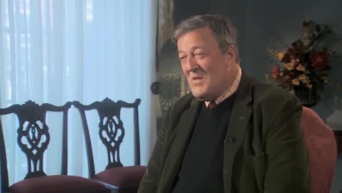 Un fragment de lentrevista a RTÉ en què Stephen Fry va fer les declaracions investigades per blasfèmia.