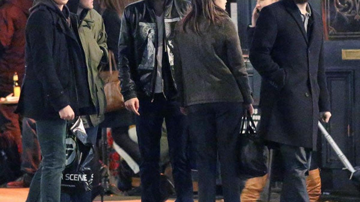 Robert Pattinson disfruta de los amigos en Londres