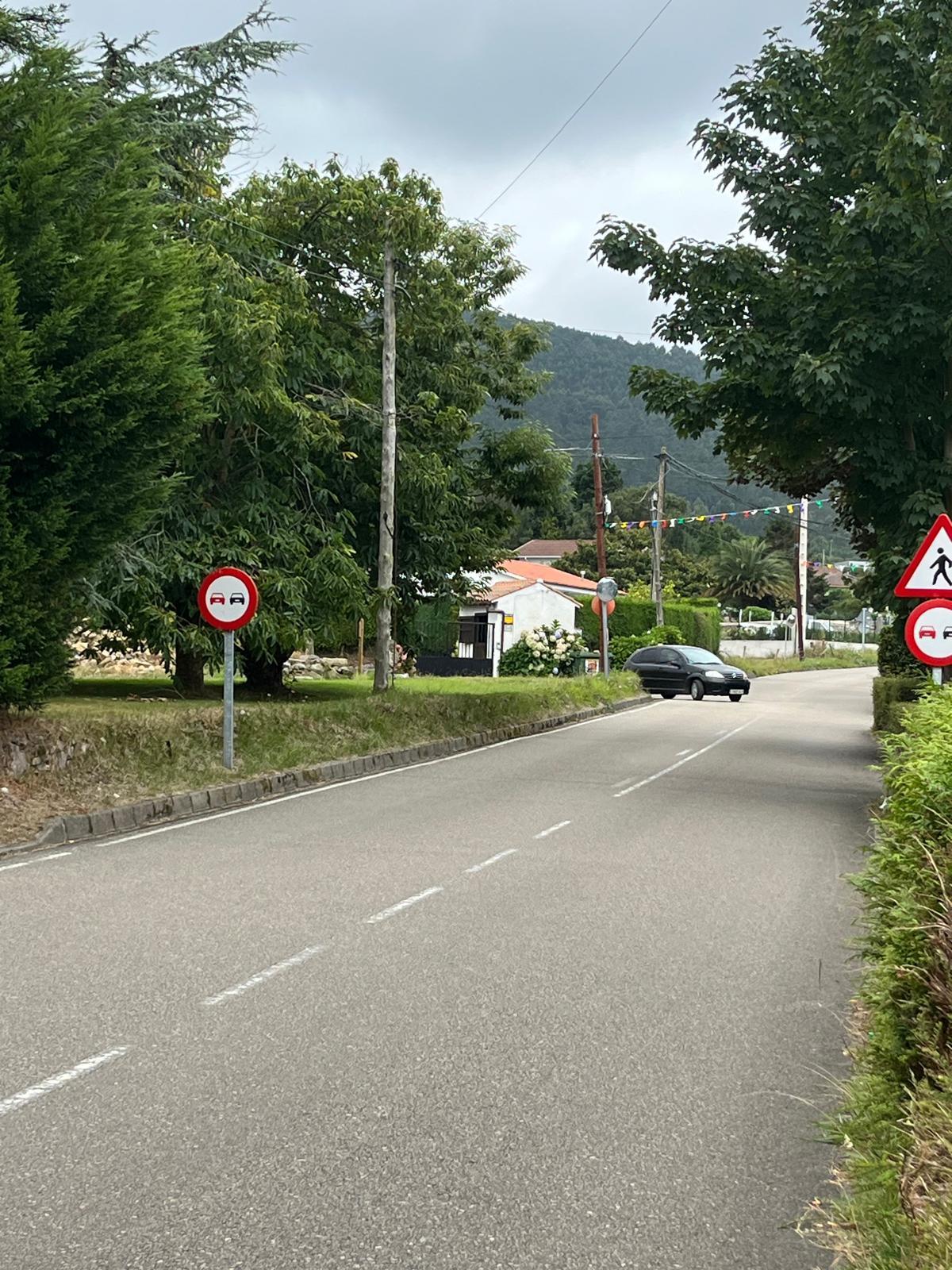 En imágenes: Los vecinos piden limitar la velocidad de los vehículos a su paso por Villademar En imágenes: Los vecinos piden limitar la velocidad de los vehículos a su paso por Villademar