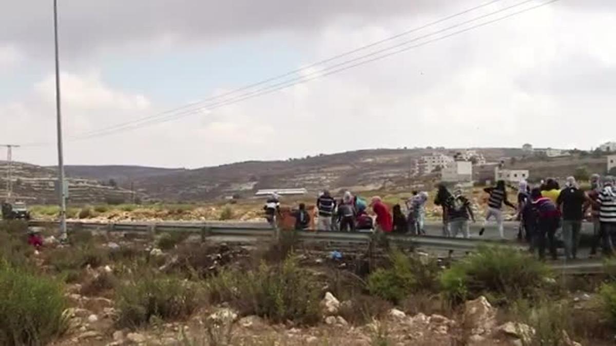 La acción encubierta de soldados israelís en una protesta de jóvenes palestinos cerca de Ramala.