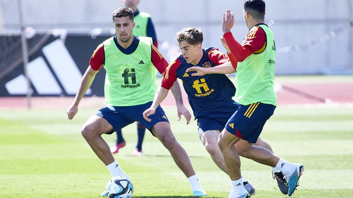 Penúltimo entrenamiento antes del debut de Luis de la Fuente al frente de la selección