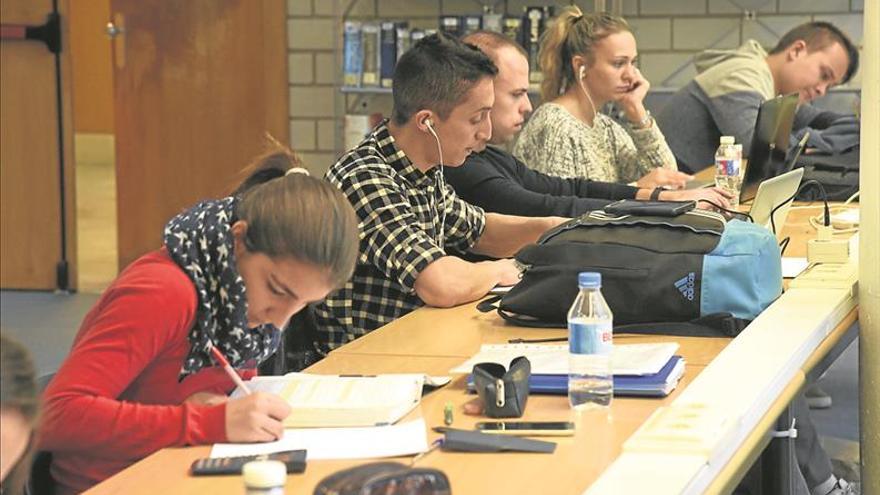 El gasto público en universidades cae mientras el alumno paga más