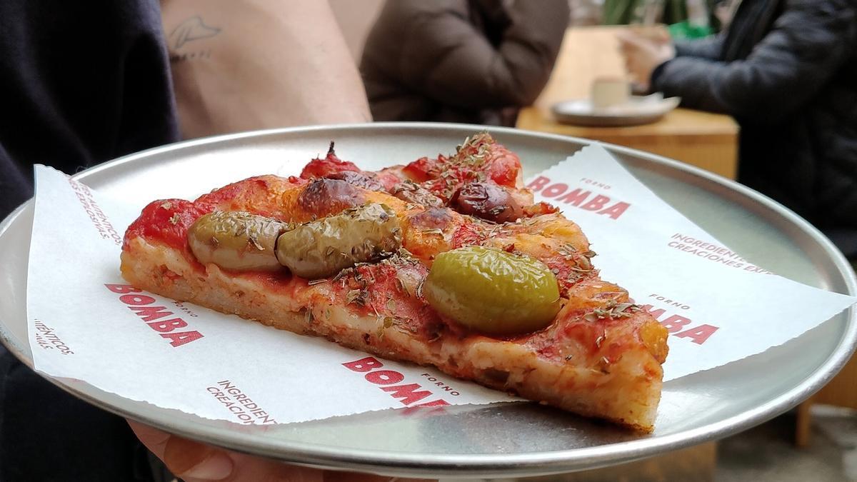 La 'focaccia' con aceitunas del Forno Bomba.