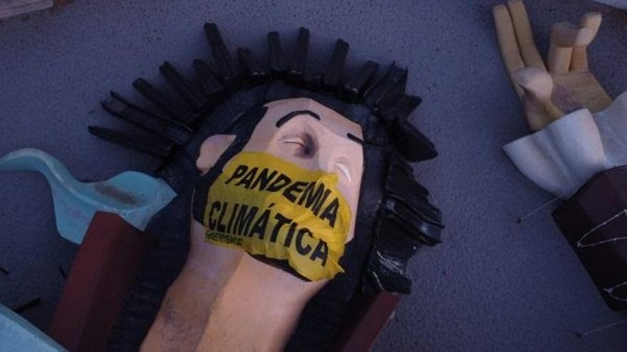 COMUNIDAD VALENCIANA.-Cvirus.- Greenpeace coloca una mascarilla gigante a la estatua de Gulliver de València con el lema &#039;Pandemia climática&#039;
