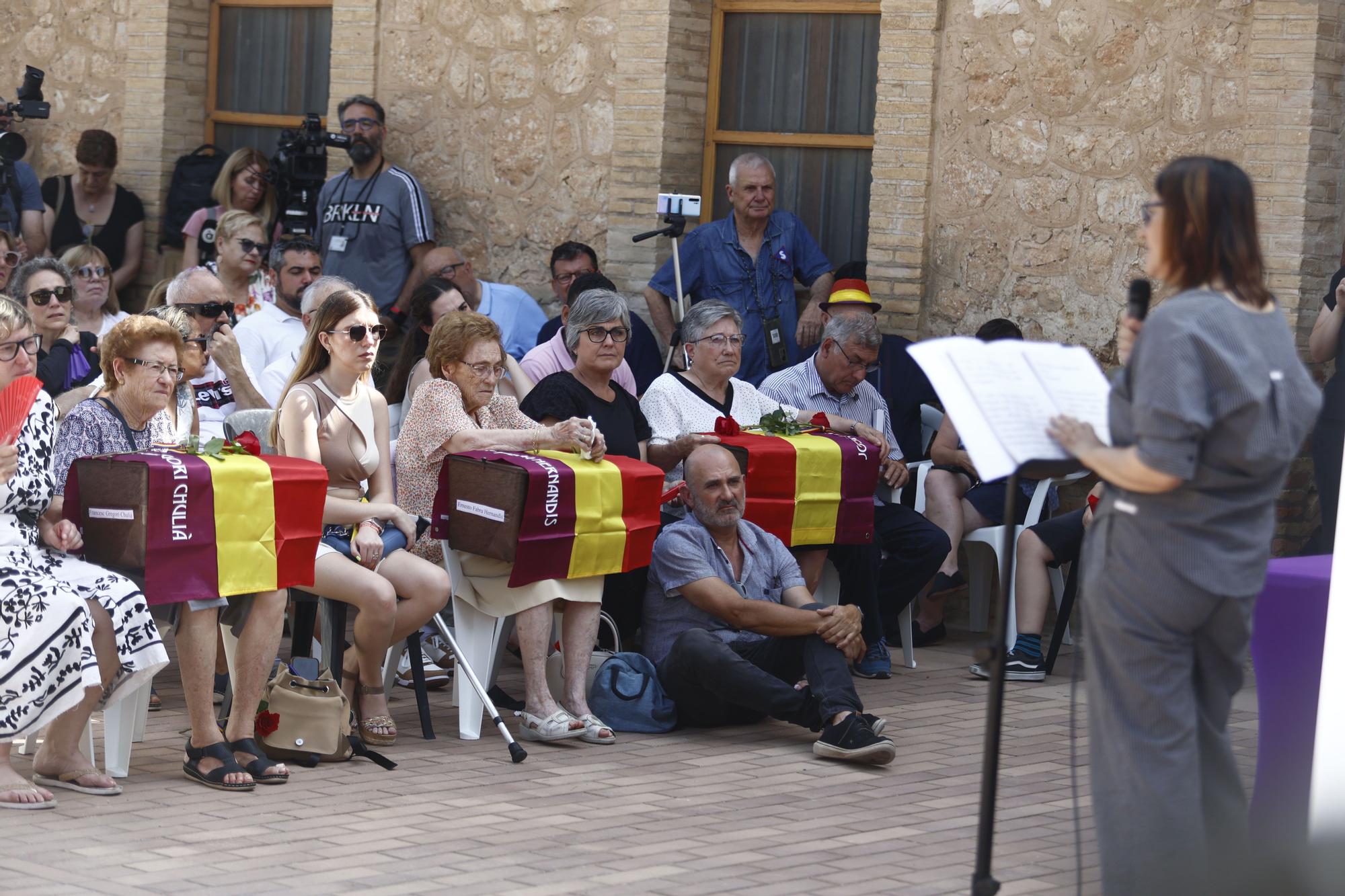 Entrega de restos a cuatro familias de los fusilados por el franquismo de la fosa 126 de Paterna