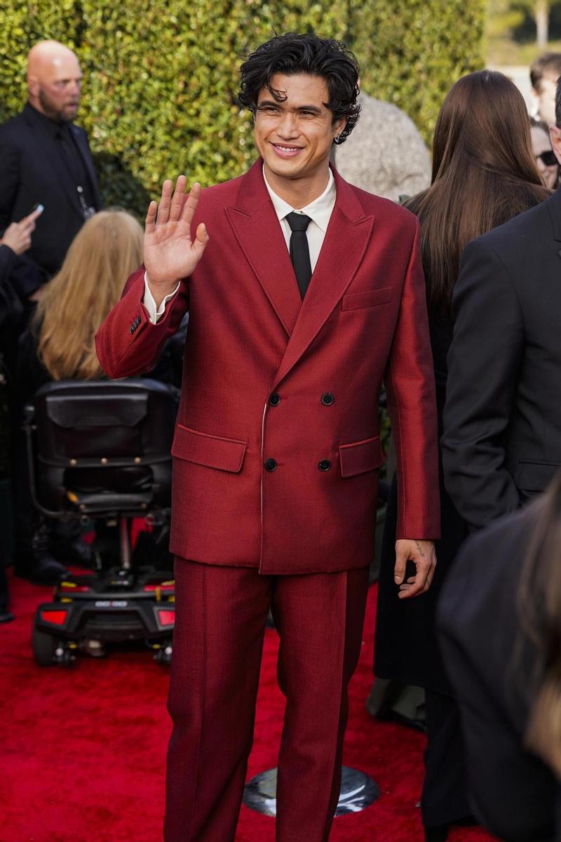 Charles Melton, de Valentino