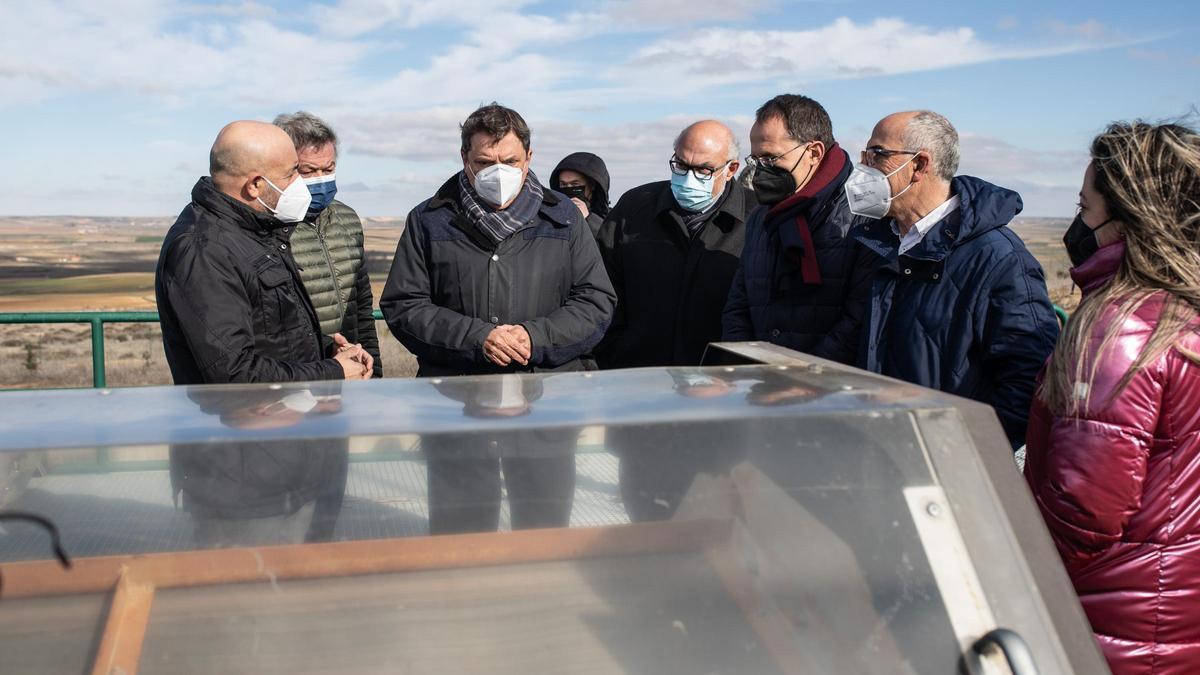 El ministro, en la zona de la balsa elevada de Coreses.