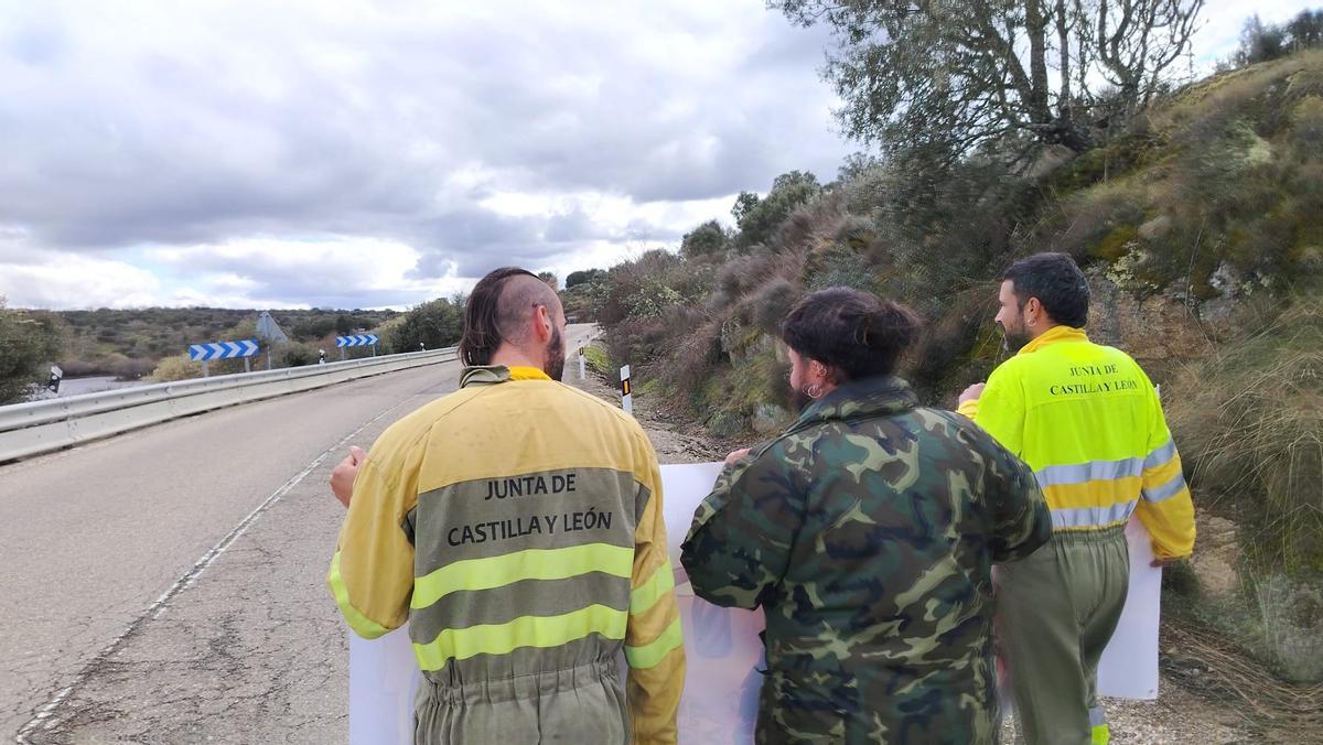 Los bomberos forestales reivindican un operativo fijo todo el año en una marcha de Molezuelas a Villarciervos