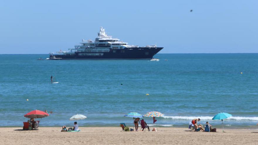 Atraca en Cullera el cuarto yate más grande del mundo