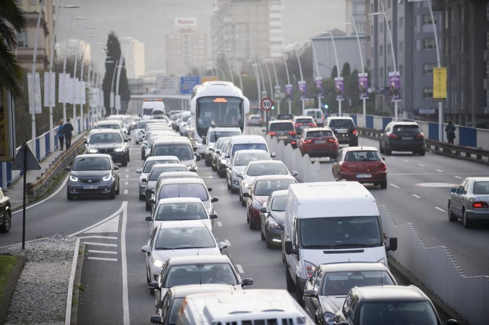 Atascos tras el bloqueo del túnel de María Pita