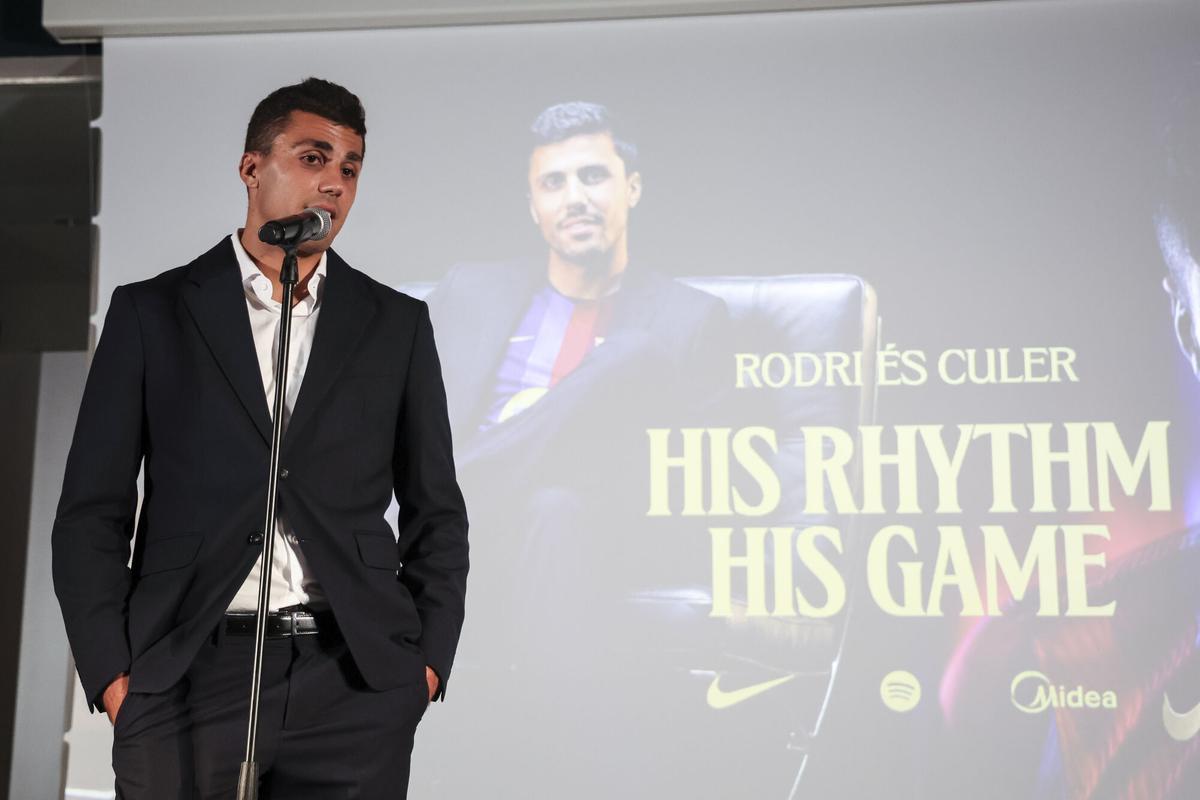 Rodrigo Hernández durante su presentación.