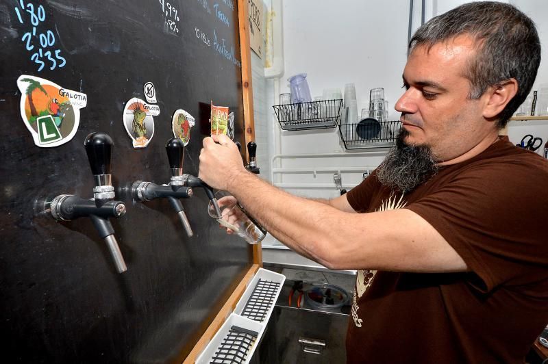 07/11/2018 VECINDARIO, SANTA LUCÍA DE TIRAJANA. Cerveza artesanal sin gluten, entre otras variedades, fabricada por la empresa Galotia Brewing. SANTI BLANCO  | 07/11/2018 | Fotógrafo: Santi Blanco