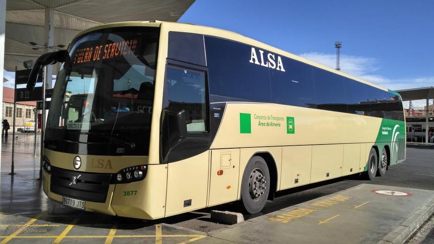 Autobus de Alsa en la estación