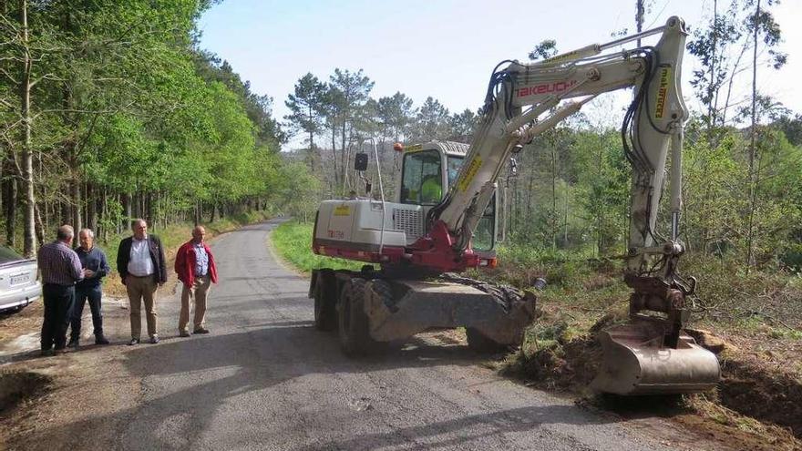 A Laracha mejora cinco carreteras de Vilaño