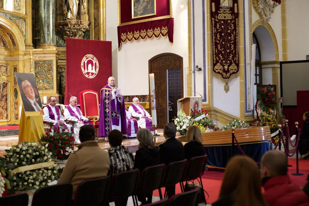 El obispo de Cartagena, José Manuel Lorca Planes, ofició el acto litúrgico en Los Jerónimos.