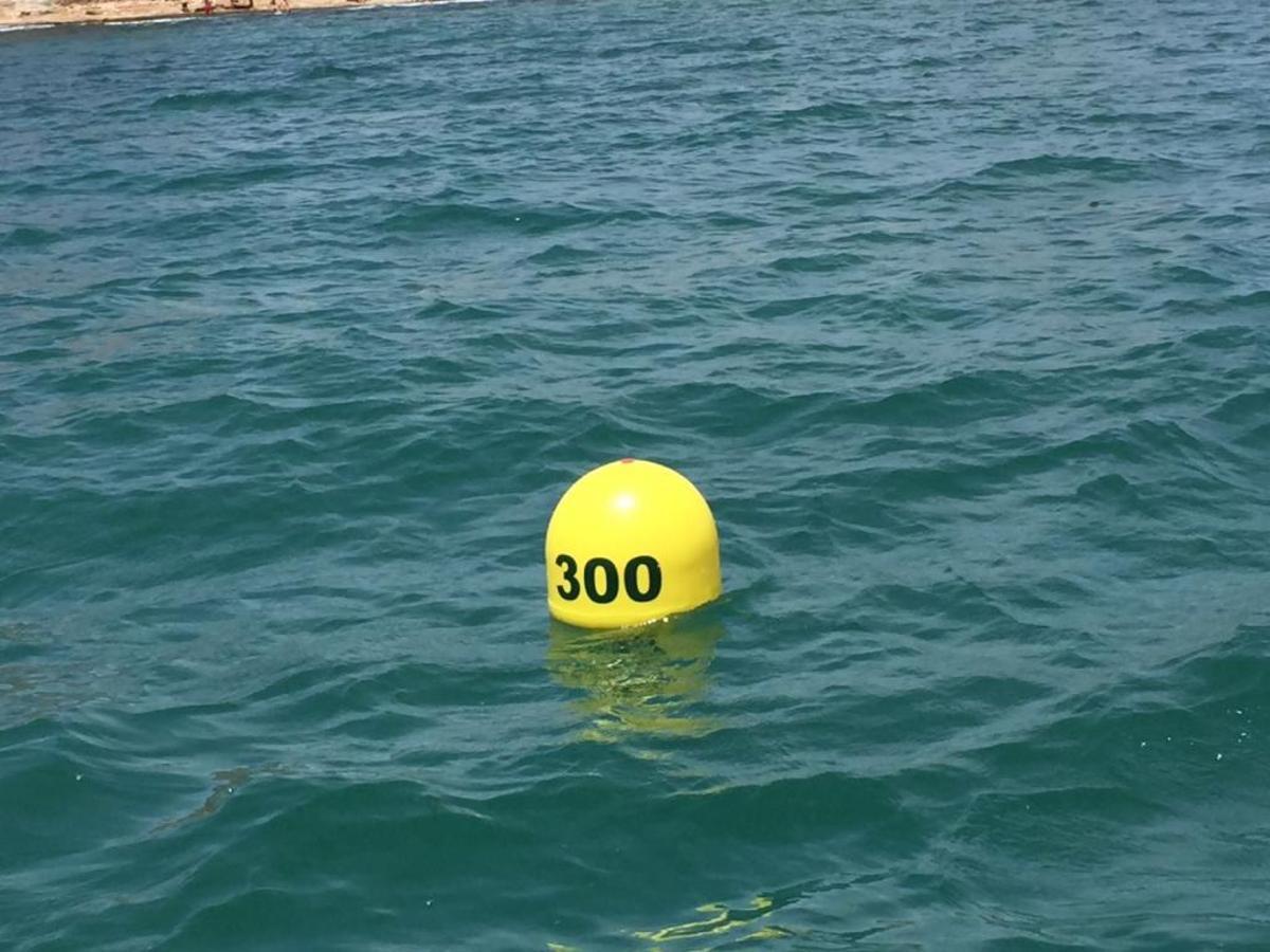 Torrevieja estrena calle de nado de 500 metros en la playa de Los Náufragos