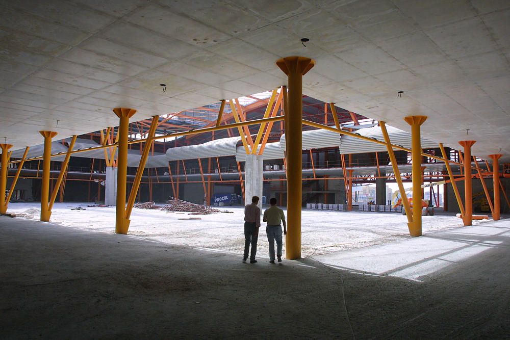 El Palacio de Congresos de Málaga fue inaugurado en 2003. Obra del arquitecto Ángel Asenjo, desde entonces ha sido sede de numerosos eventos en la capital de la Costa del Sol. Desde ferias inmobiliarias hasta salones del automóvil pasando por castings o la tradicional Muestra Infantil en Navidad