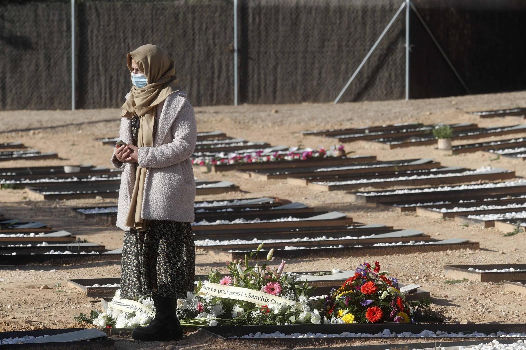 Entierro de Wafaa Sebbah en el cementerio Jardín Muslmán de València