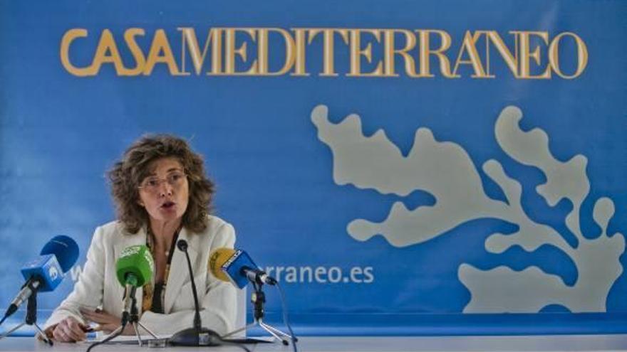 La directora de Casa Mediterráneo, Almudena Muñoz, en la sede, en un acto reciente.