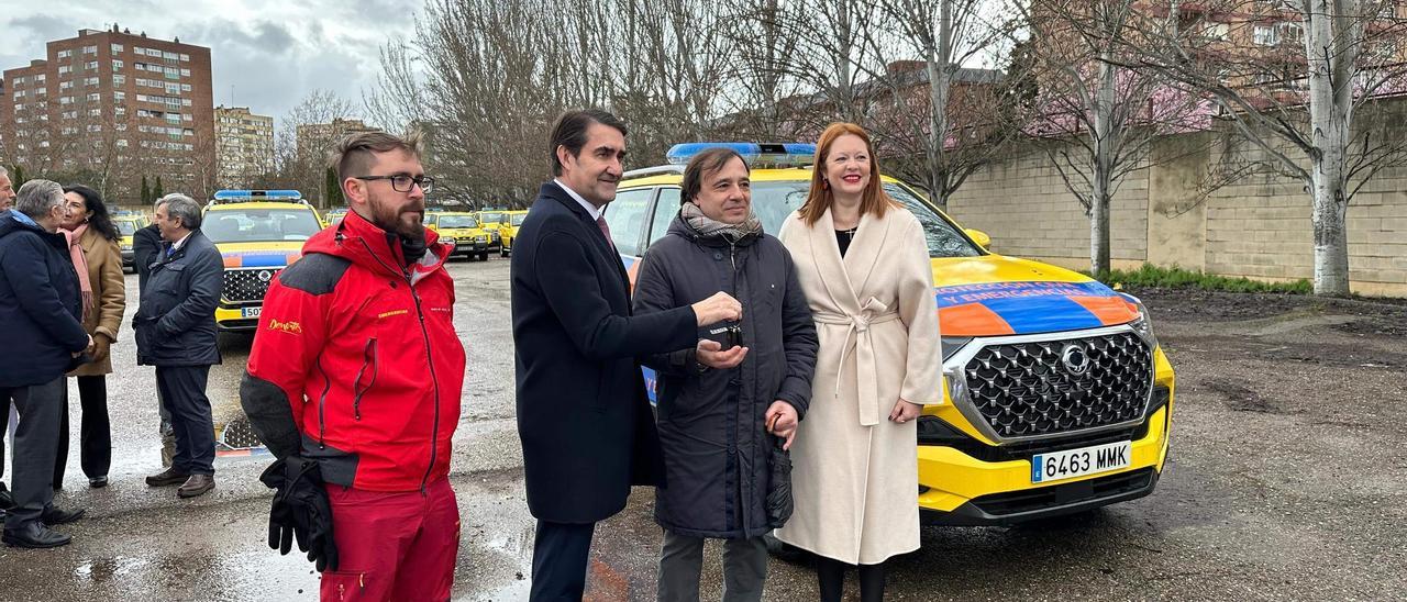 Suárez Quiñones y Cortés entregan el nuevo vehículo para Protección Civil de Zamora
