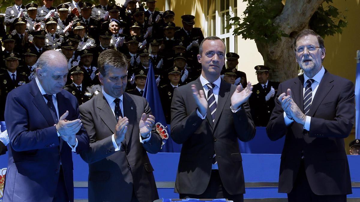 De izquierda a derecha Jorge Fernández Díaz, Ignacio Cosidó, Francisco Martínez y Mariano Rajoy en un acto celebrado en 2014.