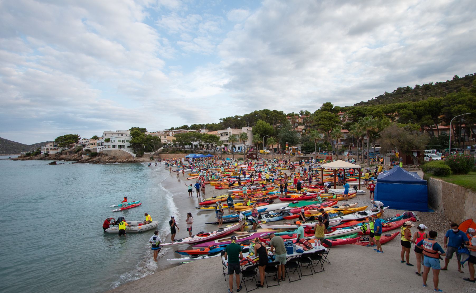 Volta a Sa Dragonera en piragua y paddle surf