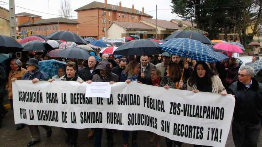 Cabeza de la manifestación, que partió del Centro de Salud de Villalpando.