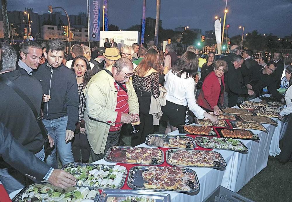 Nadie quiso perderse el exquisito catering de Tiberi.