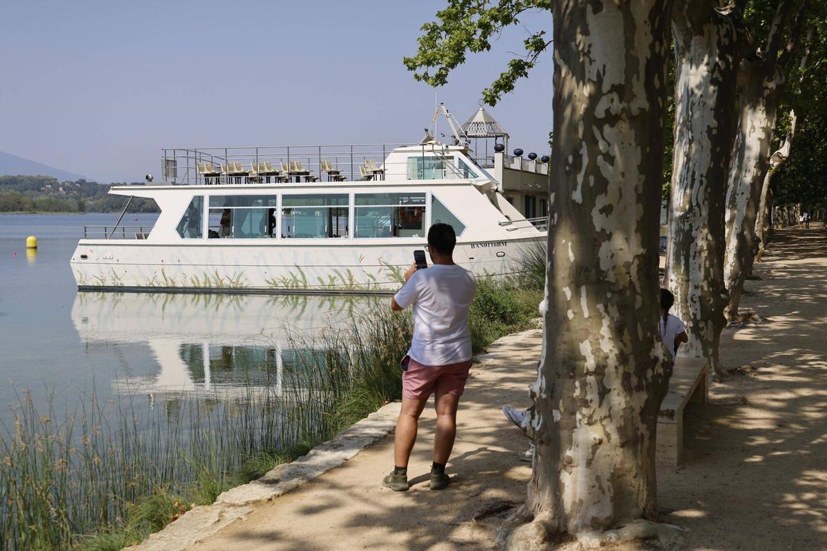 Les imatges del retorn de La Tirona a l'Estany de Banyoles Les imatges del retorn de La Tirona a l'Estany de Banyoles