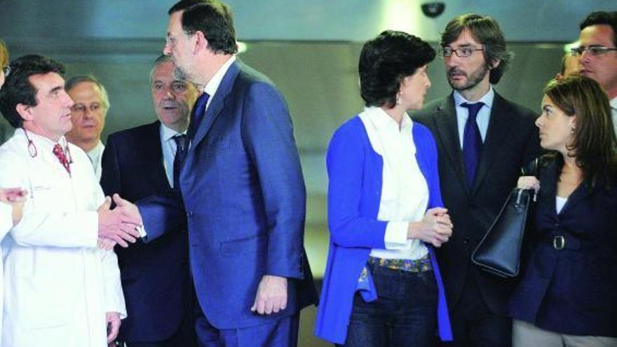 Rajoy y San Gil, en el Hospital de Txagorritxu, donde están ingresados los heridos del atentado de ETA en Legutiano.