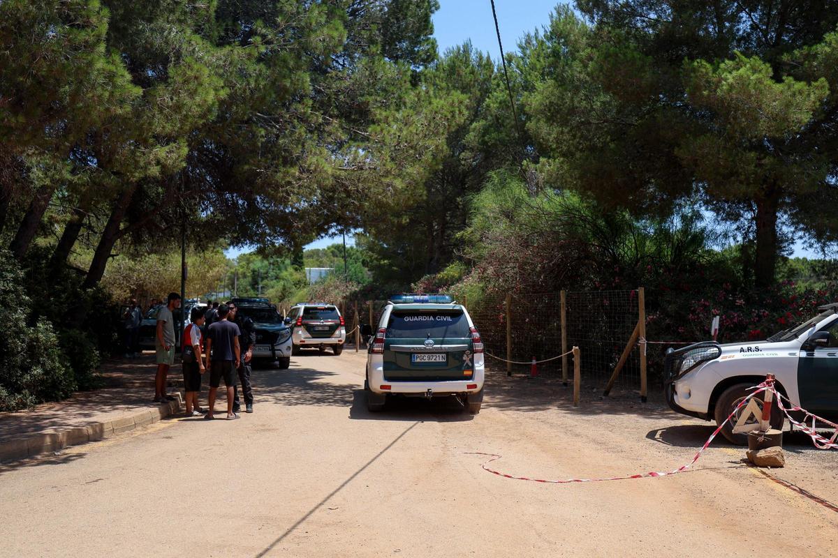 Las imágenes del despliegue policial por los okupas de Punta Arabí. Las imágenes del despliegue policial por los okupas de Punta Arabí.