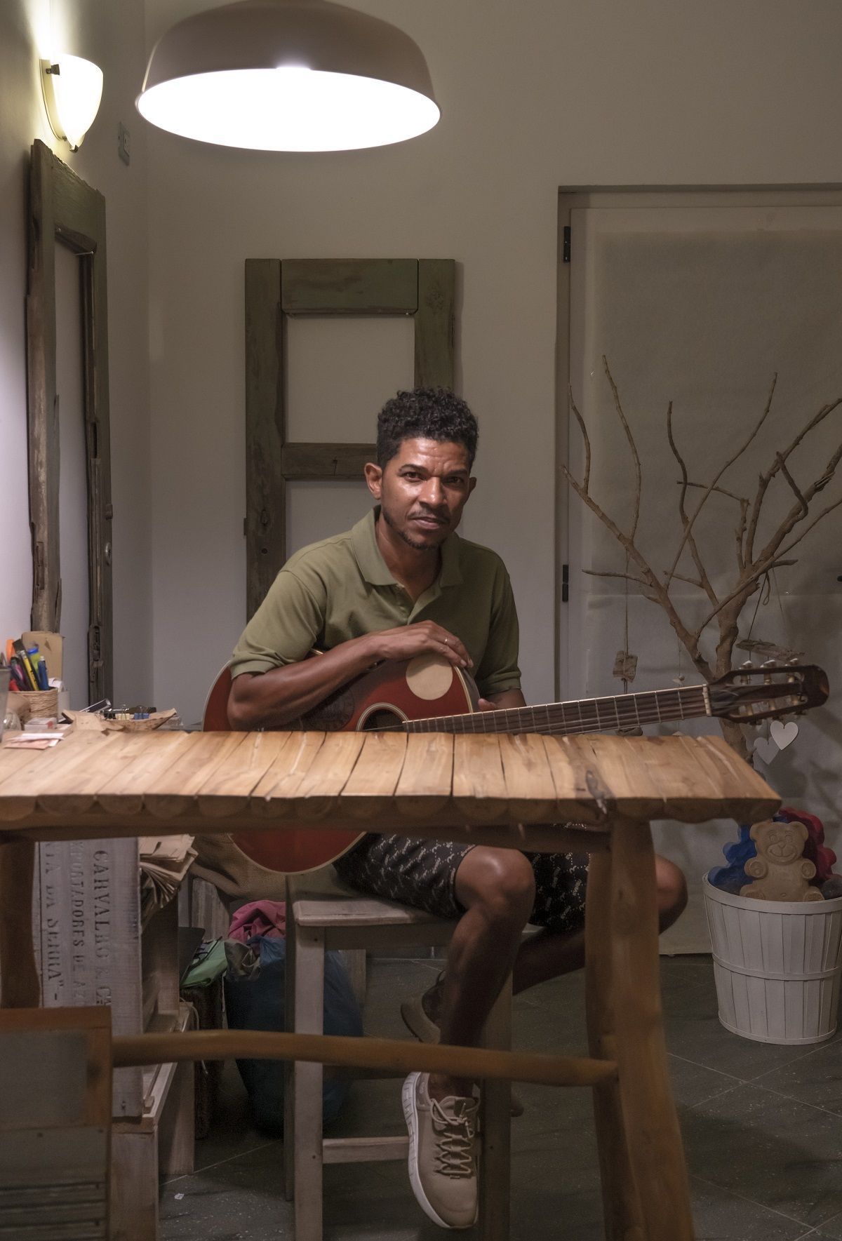 Lito Coolio es un músico de la Isla de la Sal, en Cabo Verde.