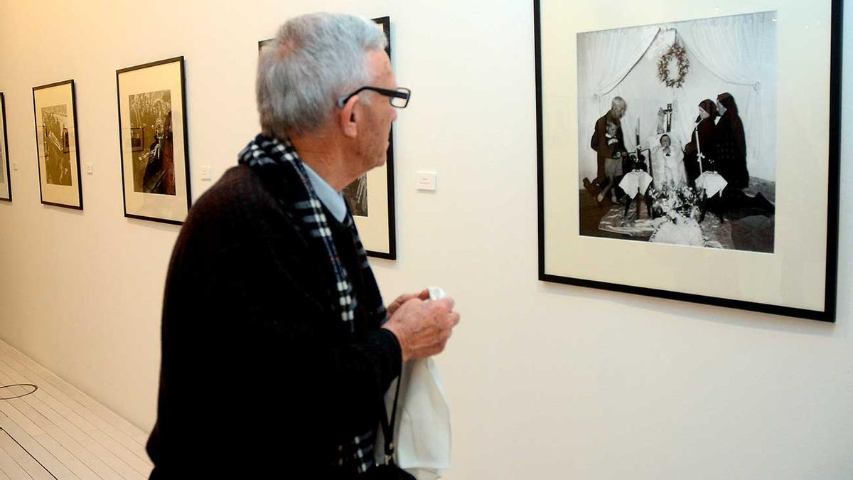 Un retrato fúnebre en una exposición de la obra del fotógrafo Virxilio Vieitez  celebrada en el museo  MARCO de Vigo.