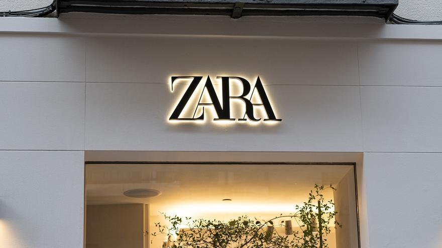 Zara conquista la oficina con este vestido midi camisero