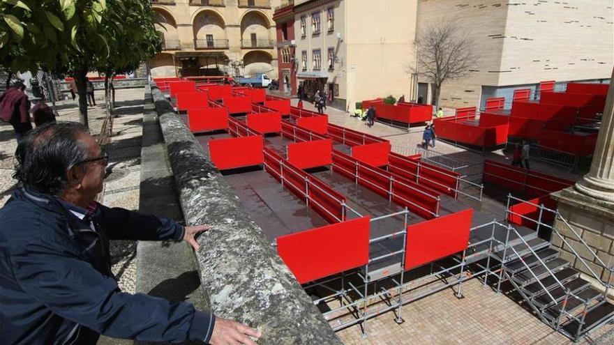 Patrimonio de la Junta aborda la colocación de los palcos en la carrera oficial