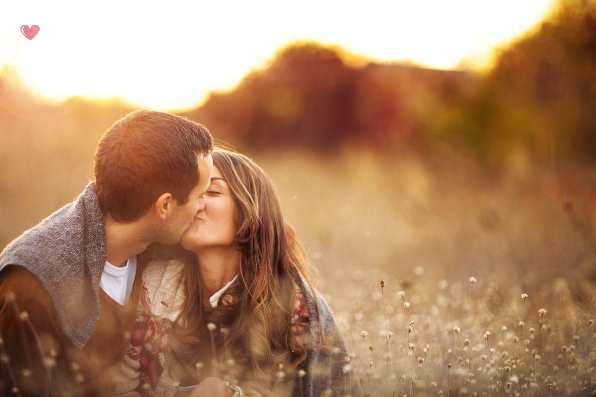 Los amarres de amor son rituales esotéricos diseñados para tratar de influir en los sentimientos de una persona y fortalecer los lazos amorosos.