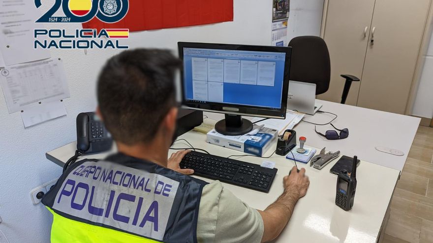 Arrestado por simular que le atracaron para robarle su mochila en Alicante