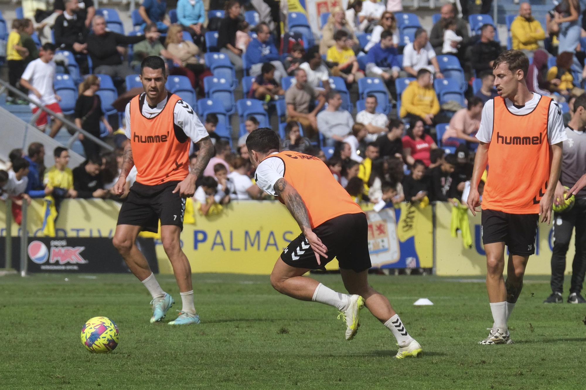 La UD Las Palmas entrena a puerta abierta