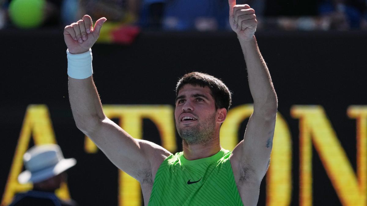 Alcaraz celebrando el triunfo ante Hanfmann