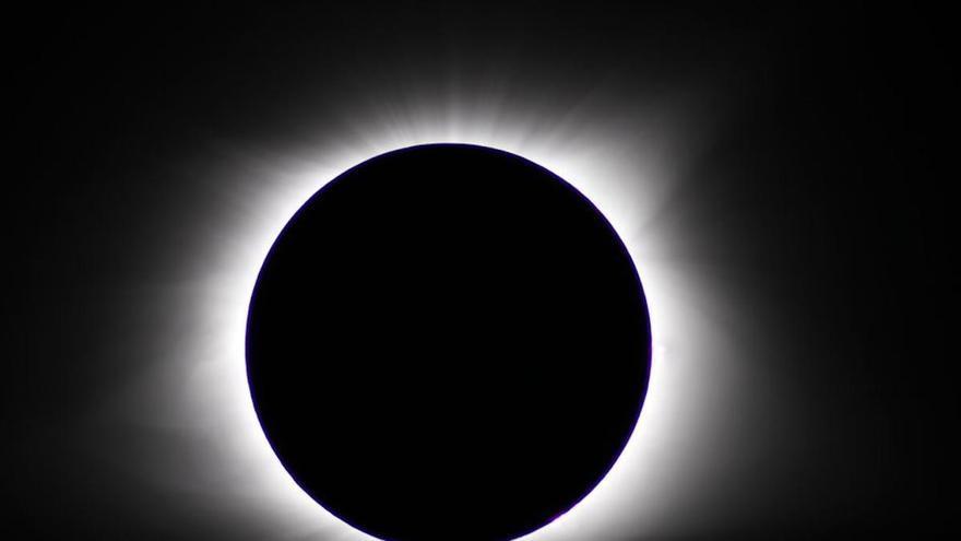Montserrat Villar, astrofysiker, angående följden av förmörkelser som kommer att ses i Spanien: "Okultationen av solen genererar bluffar som att förgifta mat eller ändra vår vikt"