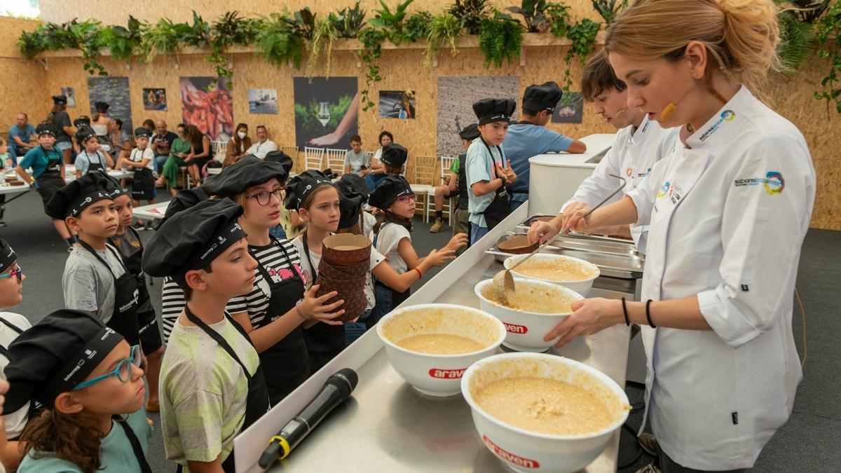 Niños participantes en el taller del I Festival de Cocinas Volcánicas