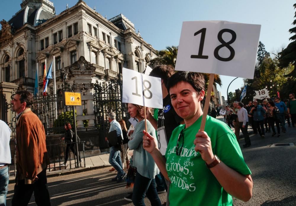 Los docentes asturianos se manifiestan en Oviedo