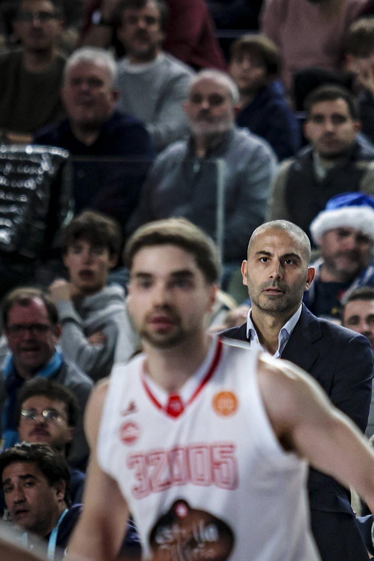 Todas las imágenes del Palacio de los Deportes: mates, charanga y victoria del Alimerka Oviedo Baloncesto ante el Ourense