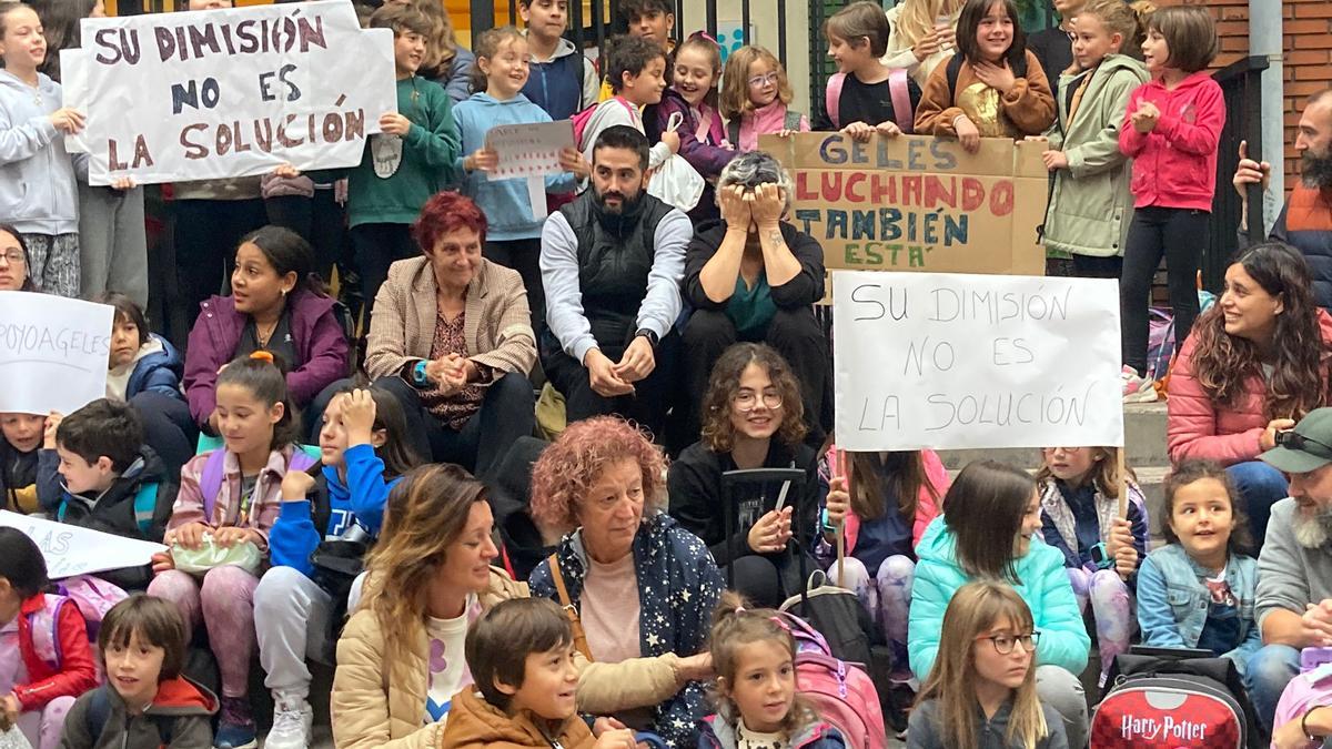 Protesta en el colegio Cervantes