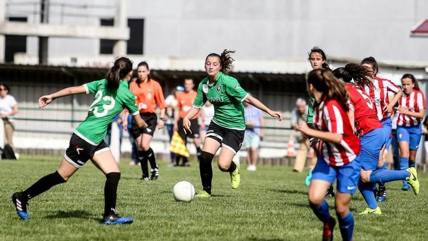 El fútbol base femenino disfruta de su jornada anual en El Llerón